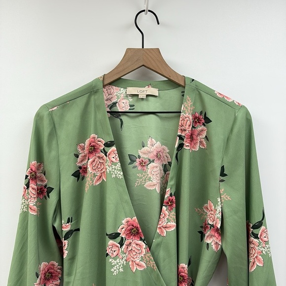Ann Taylor LOFT Floral Wrap Surplice V-Neck Long Sleeve Mini Dress Green 12 - Picture 3 of 10